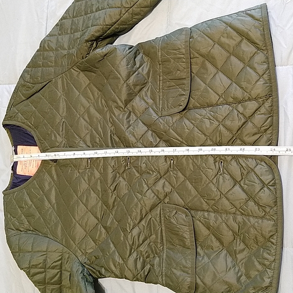 ๐ J. Crew Quilted Jacket - Picture 12 of 12